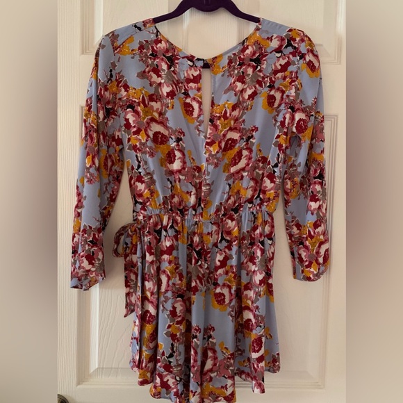 Astr Romper•Floral Print on Cornflower Blue Background•Flirty•Sz. S - Picture 2 of 9